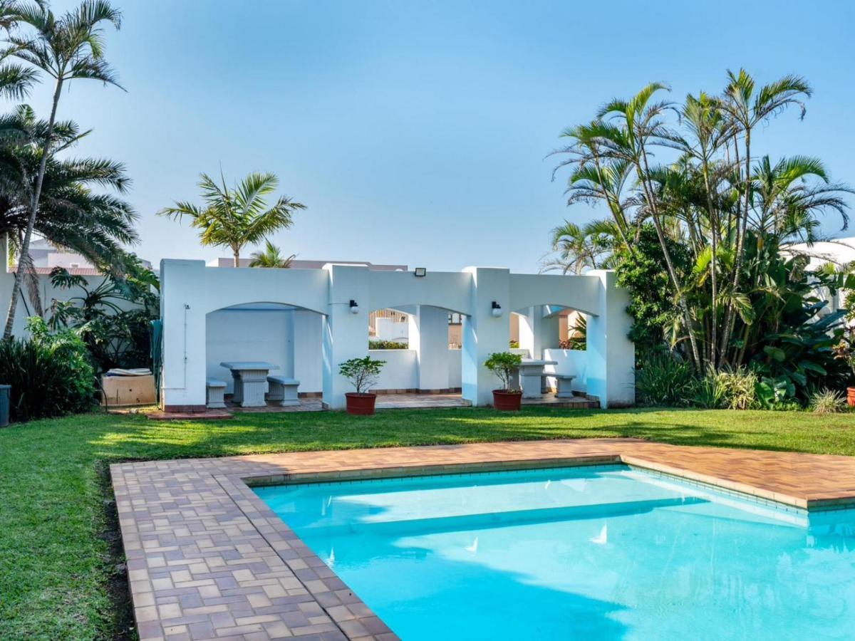 Skiathos At Beachfront Apartments In Shakas Rock Балито Екстериор снимка